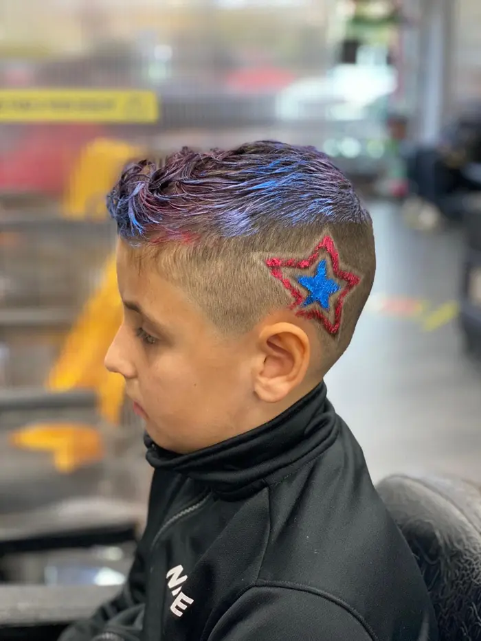Kids' cut with a red and blue star clipper pattern